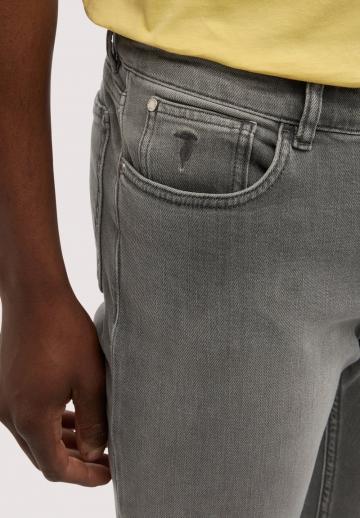 Узкие джинсы