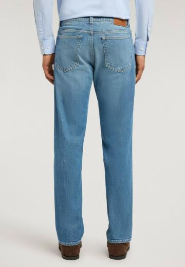 Прямые джинсы