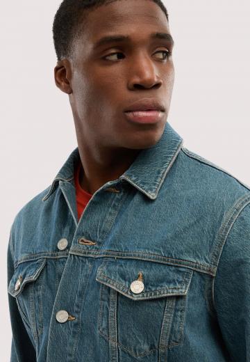 Джинсовая куртка