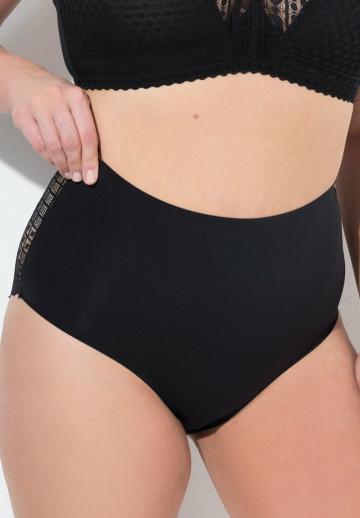 Трусы на бедрах