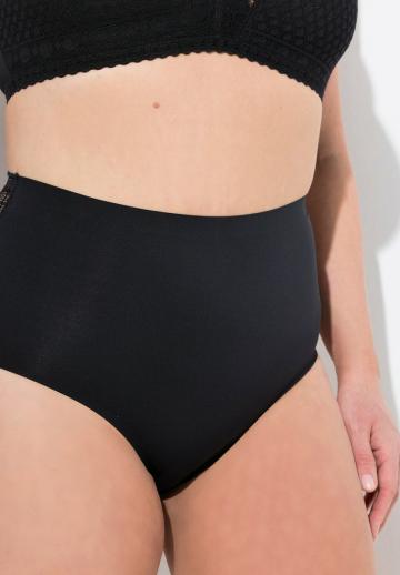 Трусы на бедрах