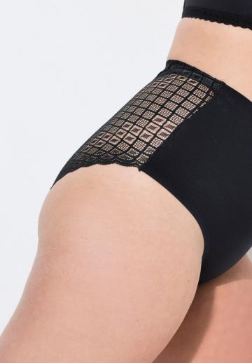 Трусы на бедрах