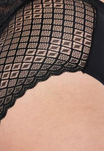 Трусы на бедрах