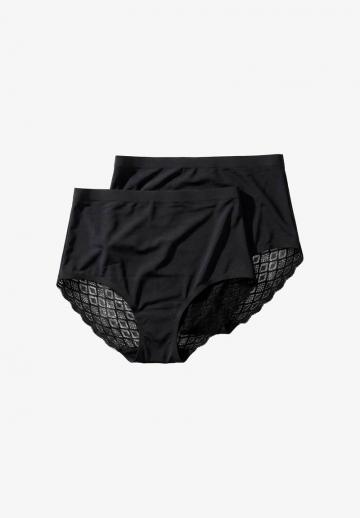 Трусы на бедрах