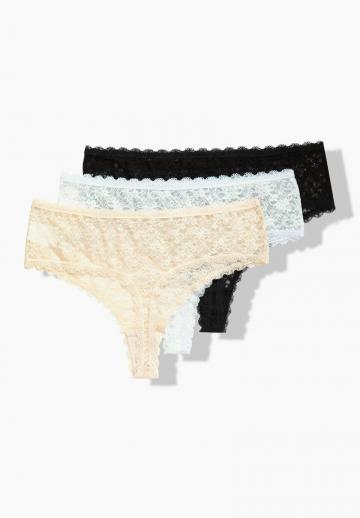 Трусы на бедрах