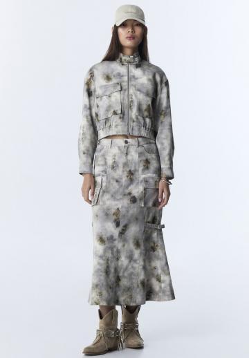 Куртка с накладнымит карманами