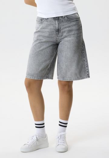 Джинсовые шорты