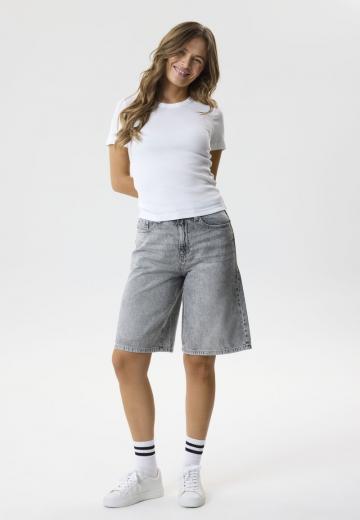 Джинсовые шорты