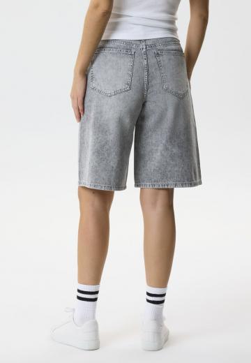 Джинсовые шорты
