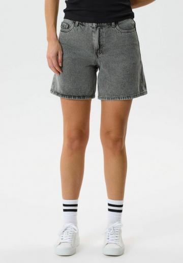 Джинсовые шорты