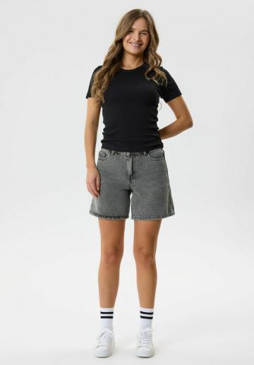 Джинсовые шорты