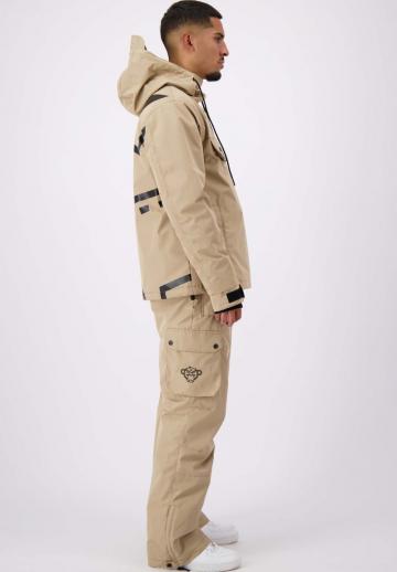 Брюки с накладными карманами