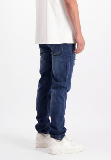 Узкие джинсы