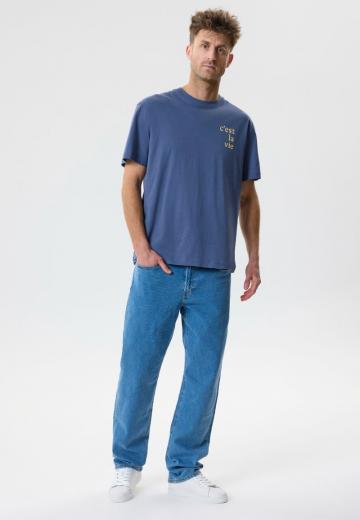 Прямые джинсы