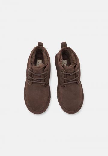 Ботинки на шнуровке