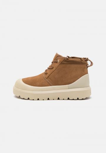 Ботинки на шнуровке