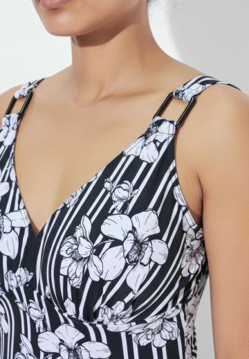 Слитный купальник