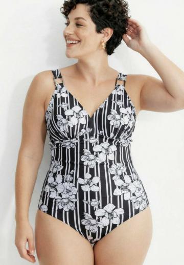 Слитный купальник