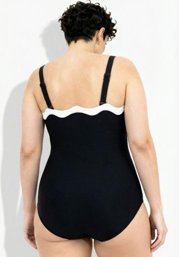 Слитный купальник