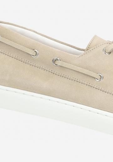 Ботинки на шнуровке