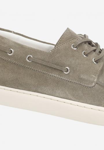 Ботинки на шнуровке