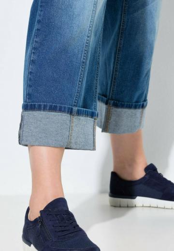 Короткие джинсы