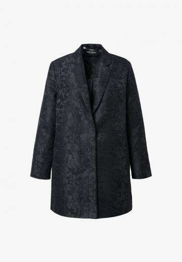 Короткое пальто