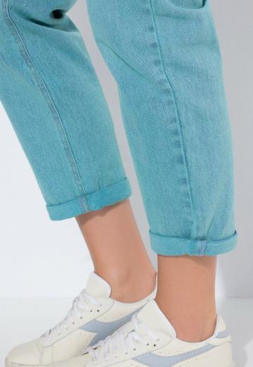 Короткие джинсы