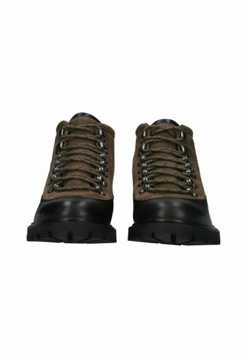 Походные ботинки