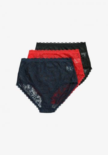 Трусы на бедрах