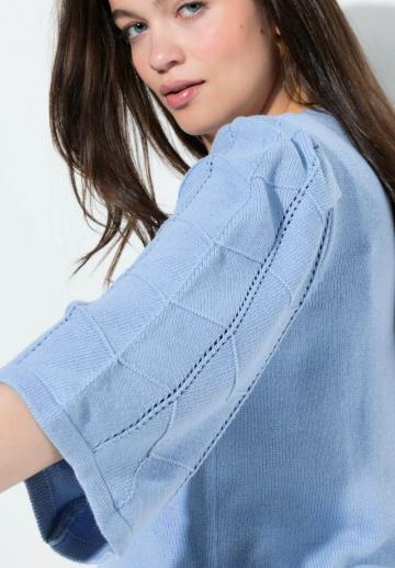 Пуловер с вырезом V