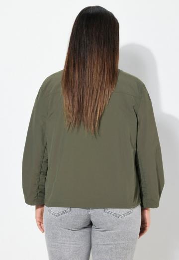 Куртка с накладнымит карманами