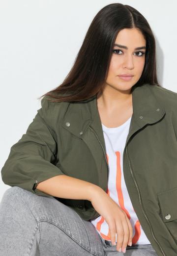 Куртка с накладнымит карманами