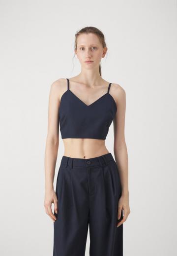 Топ на бретельках