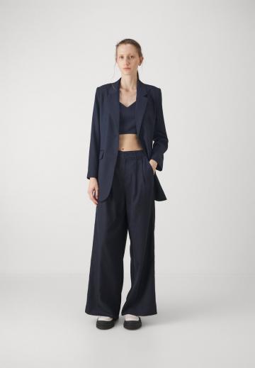 Топ на бретельках