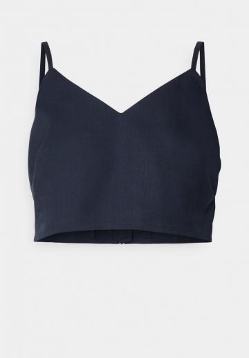 Топ на бретельках