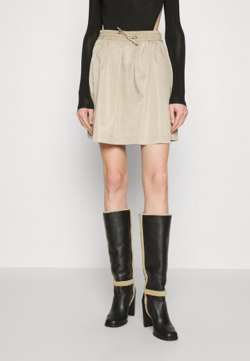 Юбка с накладными карманами