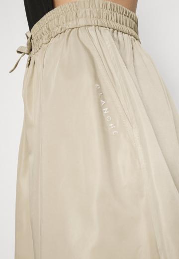 Юбка с накладными карманами