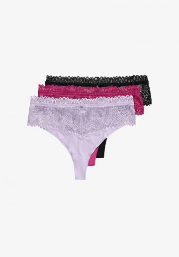 Трусы на бедрах