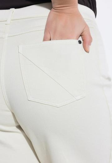 Короткие джинсы