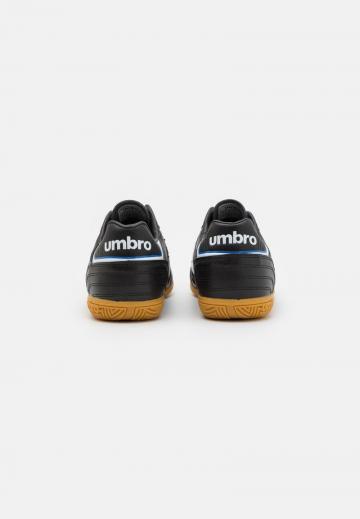 Футбольные бутсы