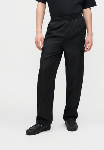 Брюки с накладными карманами