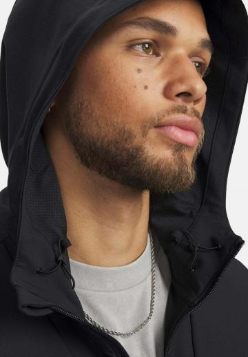 Спортивная куртка