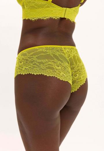 Трусы на бедрах