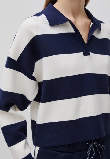 Пуловер в полоску