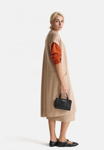 Длинный жилет