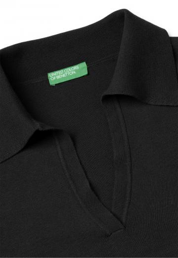 Пуловер с вырезом V