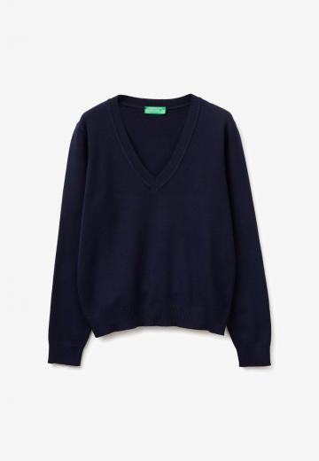 Пуловер с вырезом V