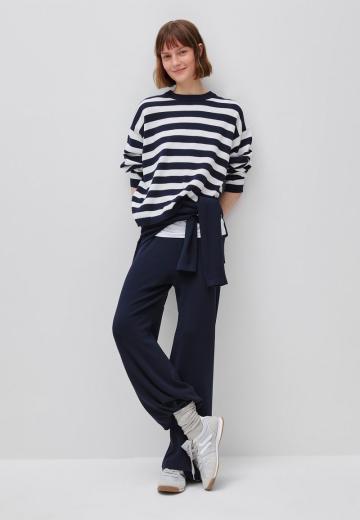 Пуловер в полоску