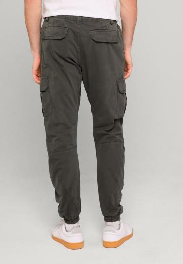 Брюки с накладными карманами